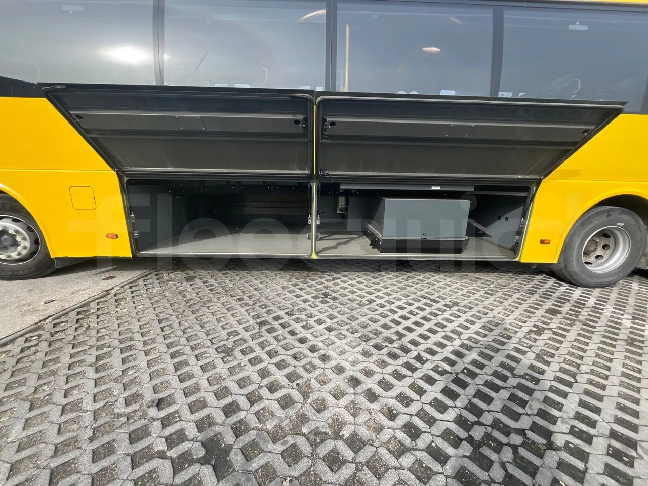 Volvo 9700-B8R B6SC 9700S - Euro 6 - 240 kW - 14.980 mt - luggage rack photo