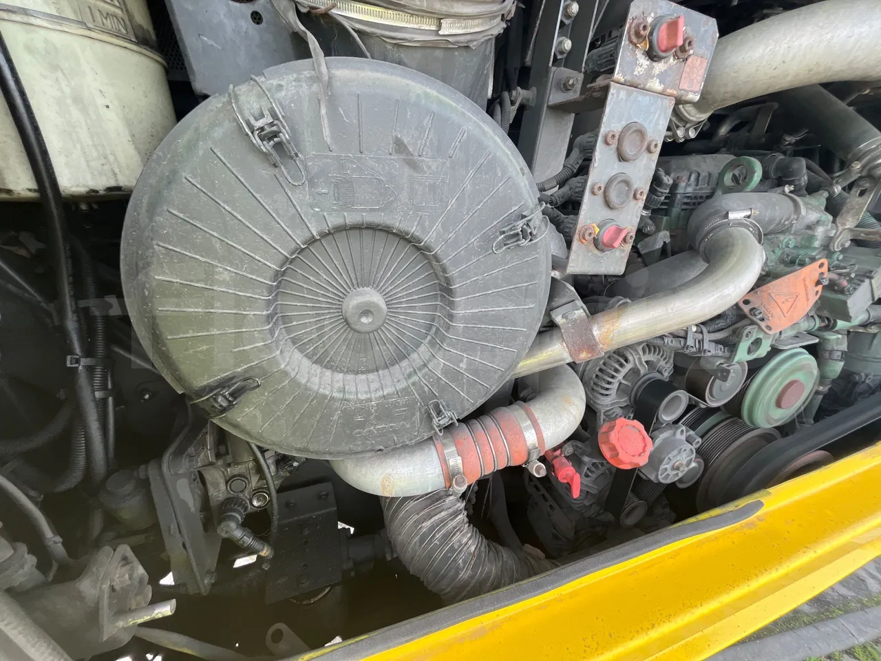 Volvo 9700-B8R B6SC 9700S - Euro 6 - 240 kW - 14.980 mt - preheater webasto photo