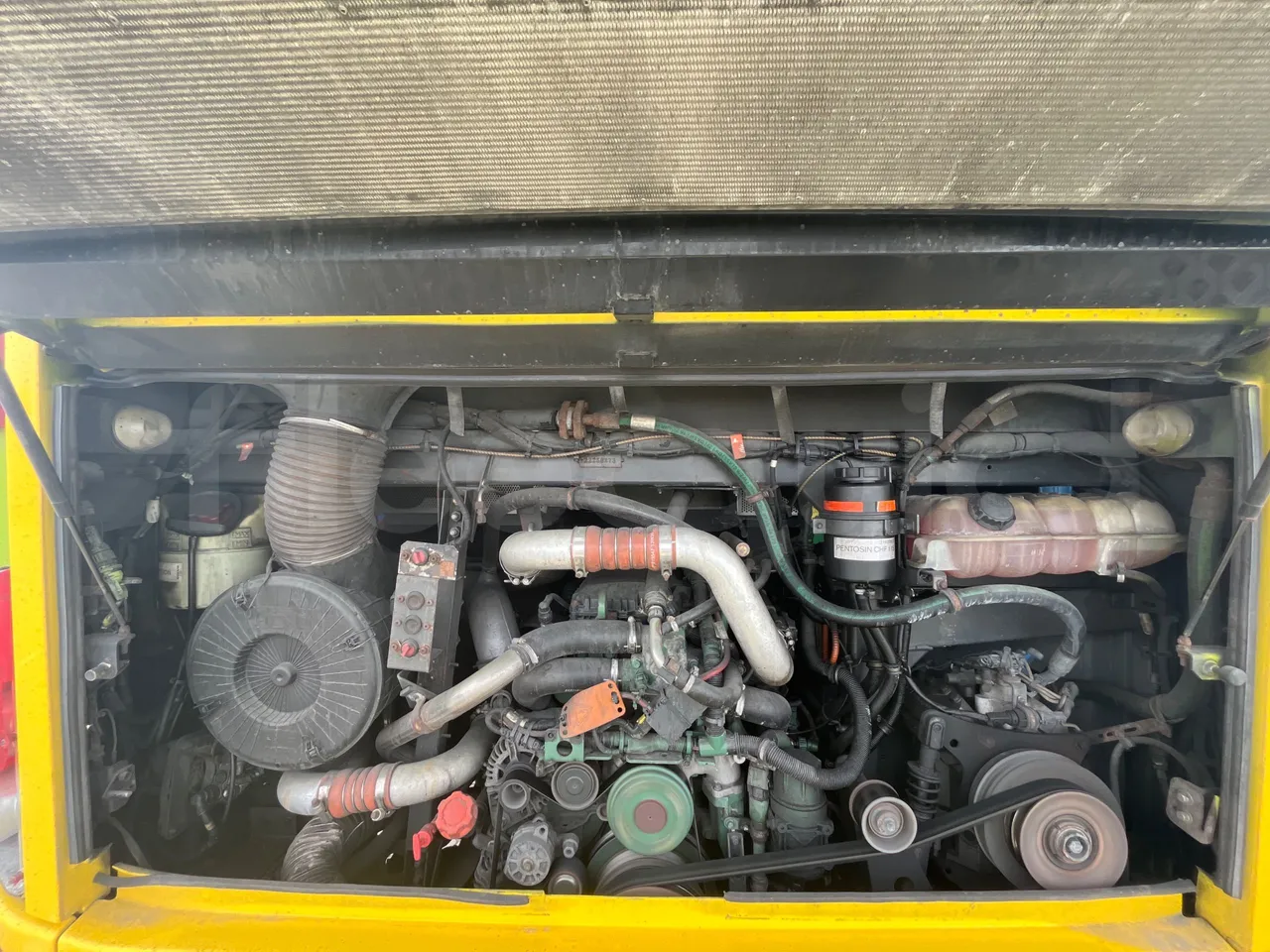 Volvo 9700-B8R B6SC 9700S - Euro 6 - 240 kW - 14.980 mt - rear hatch open