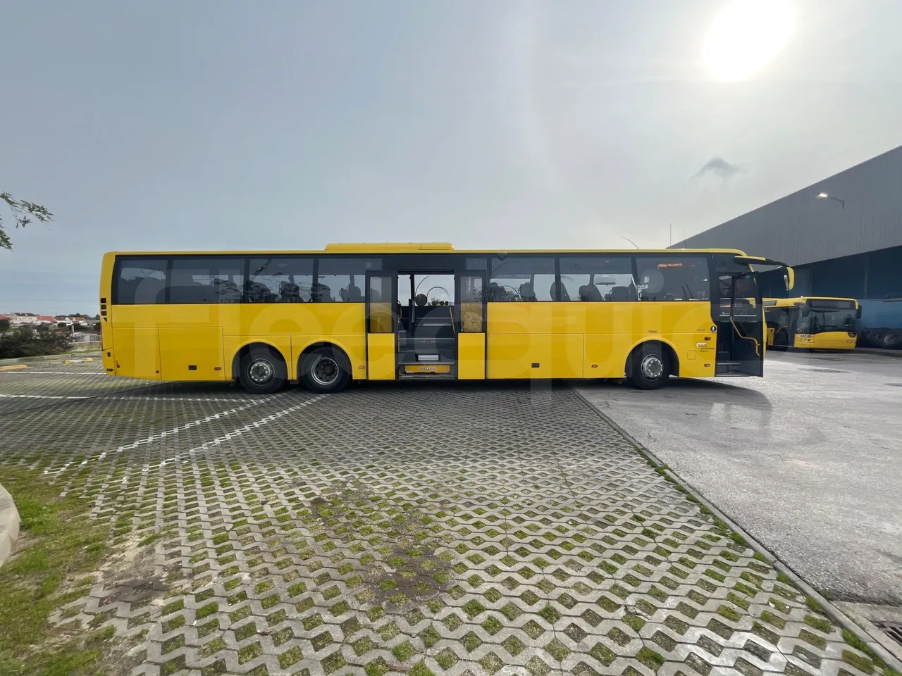 Volvo 9700-B8R B6SC 9700S - Euro 6 - 240 kW - 14.980 mt - right side doors open