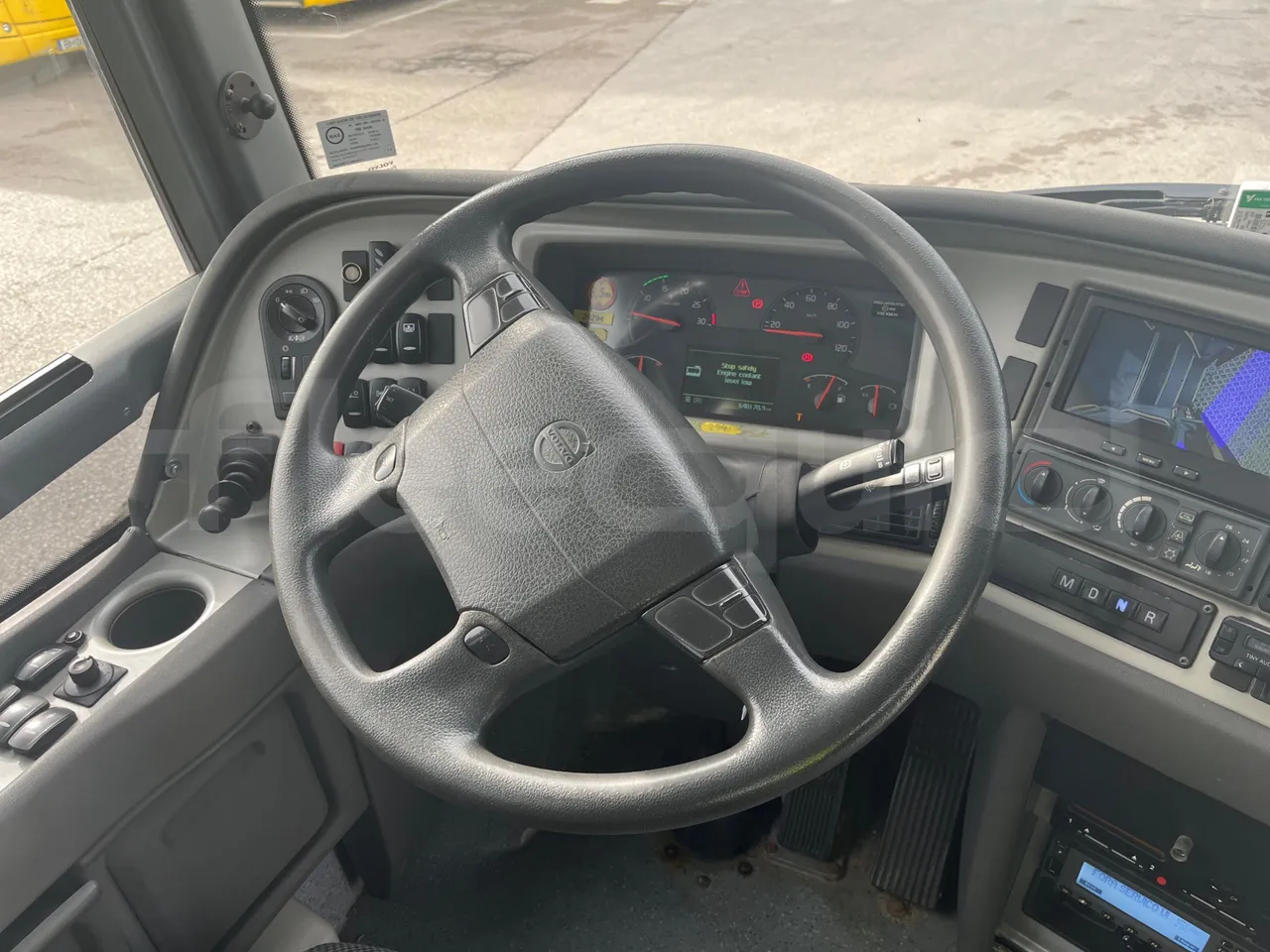 Volvo 9700-B8R B6SC 9700S - Euro 6 - 240 kW - 14.980 mt - steering wheel photo
