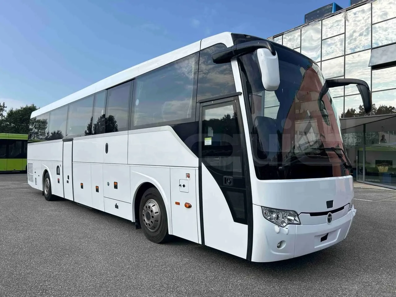 Temsa Safari - 3/4 front right doors