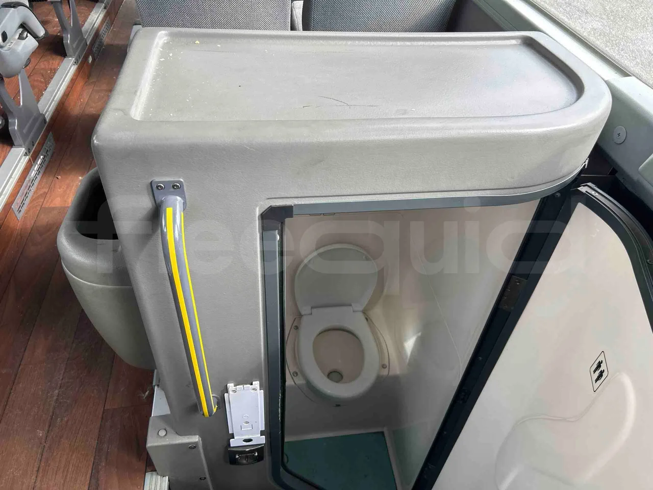 Temsa Safari - toilette accessories photo
