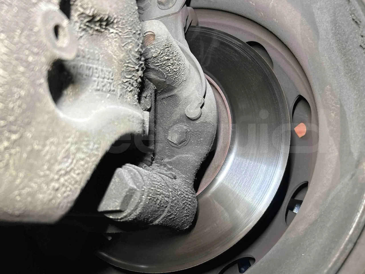 Temsa Safari - front discs right