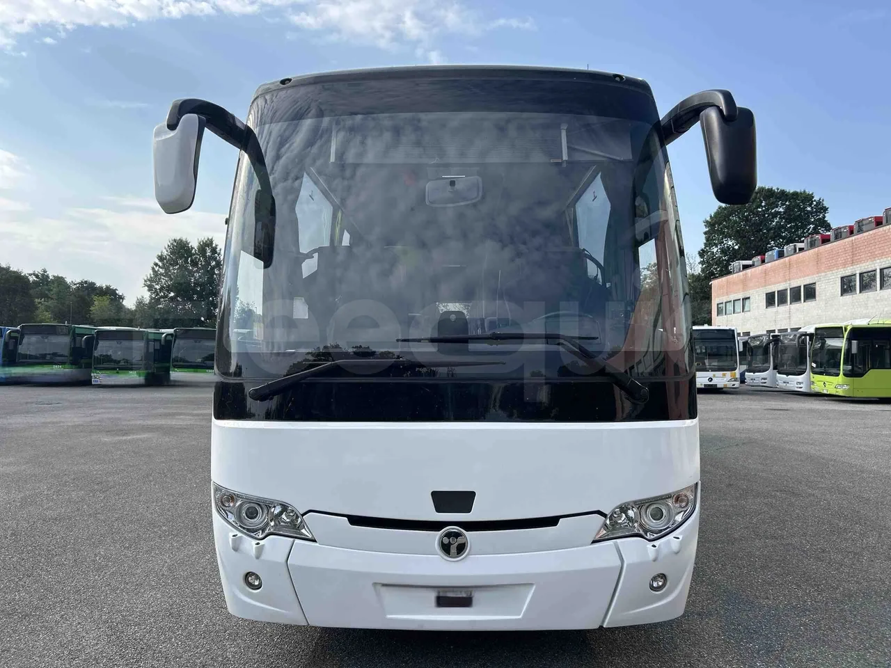 Temsa Safari - front photo