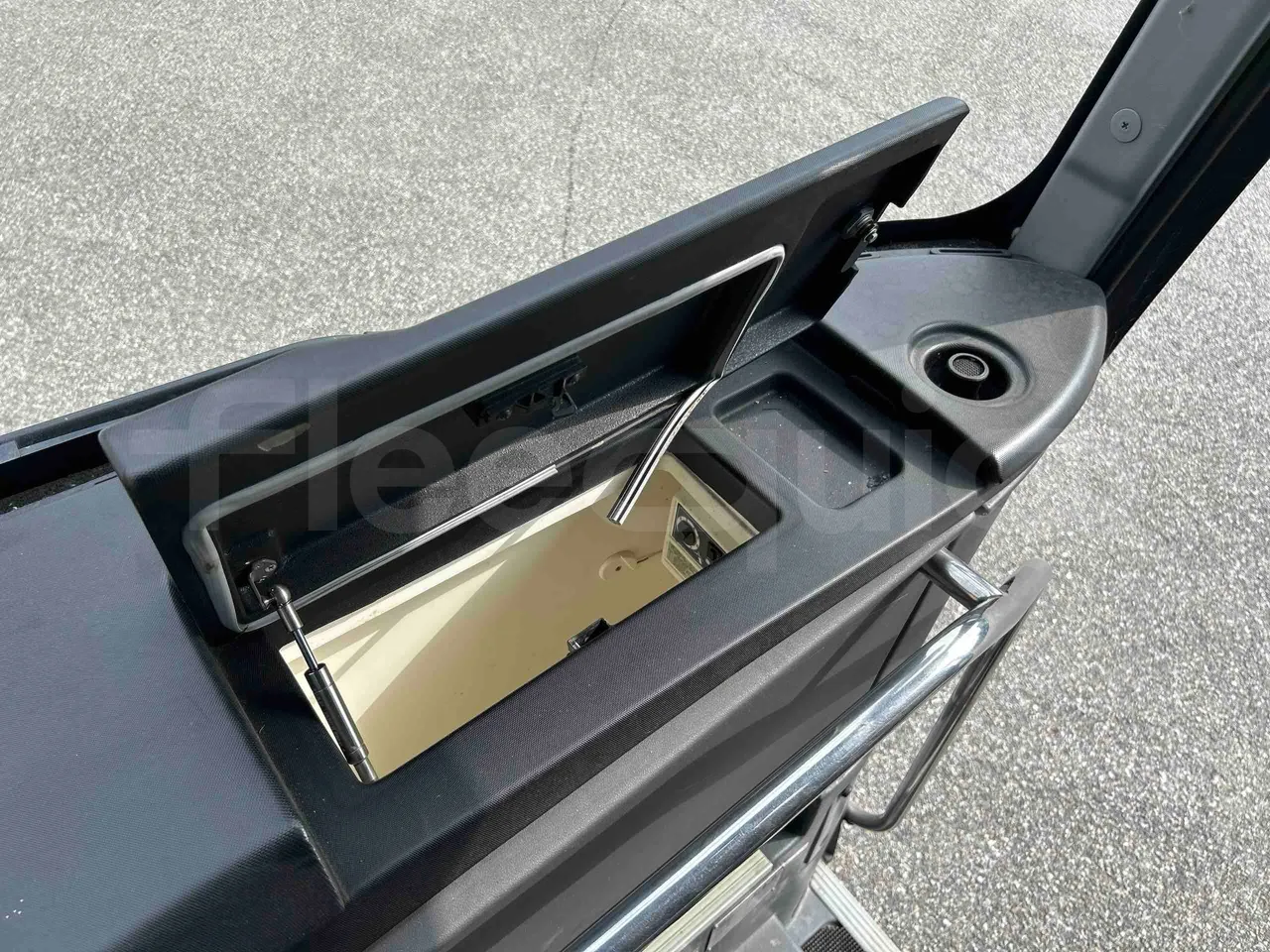 Temsa Safari - handrails photo