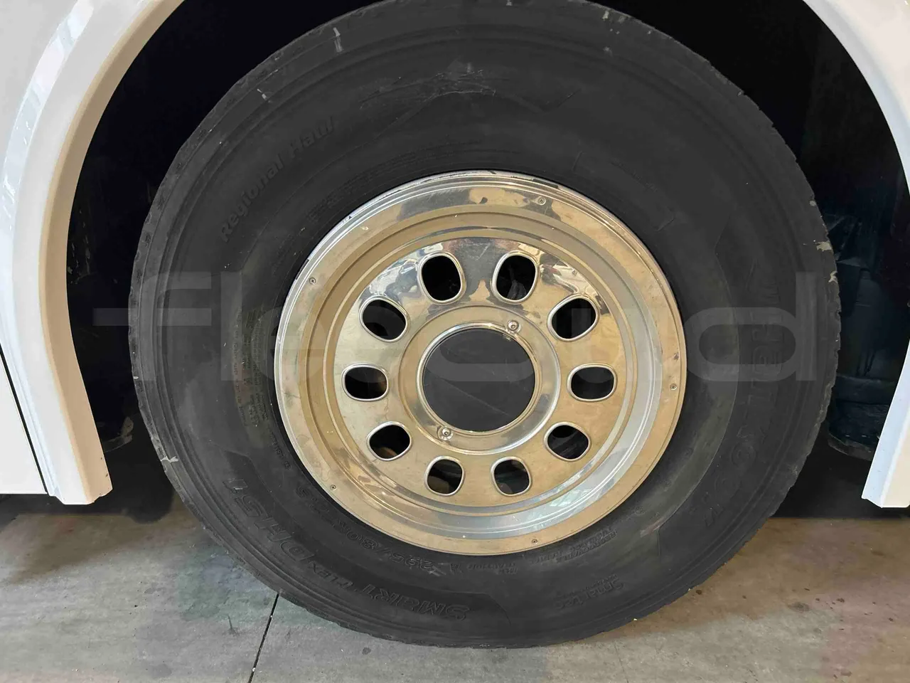 Temsa Safari - rear left tire photo