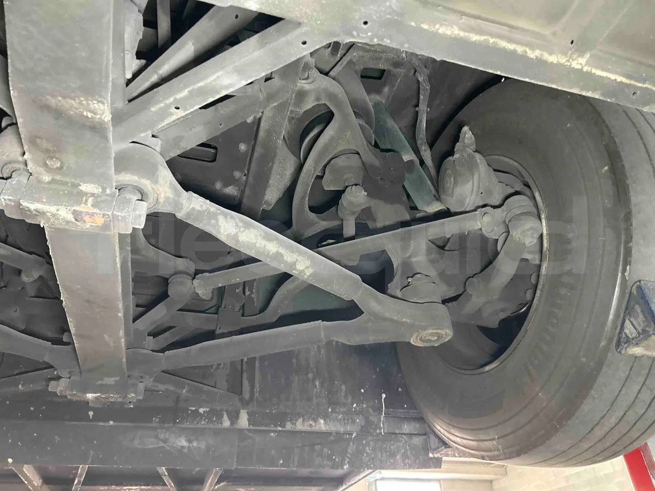 Temsa Safari - front axle left side