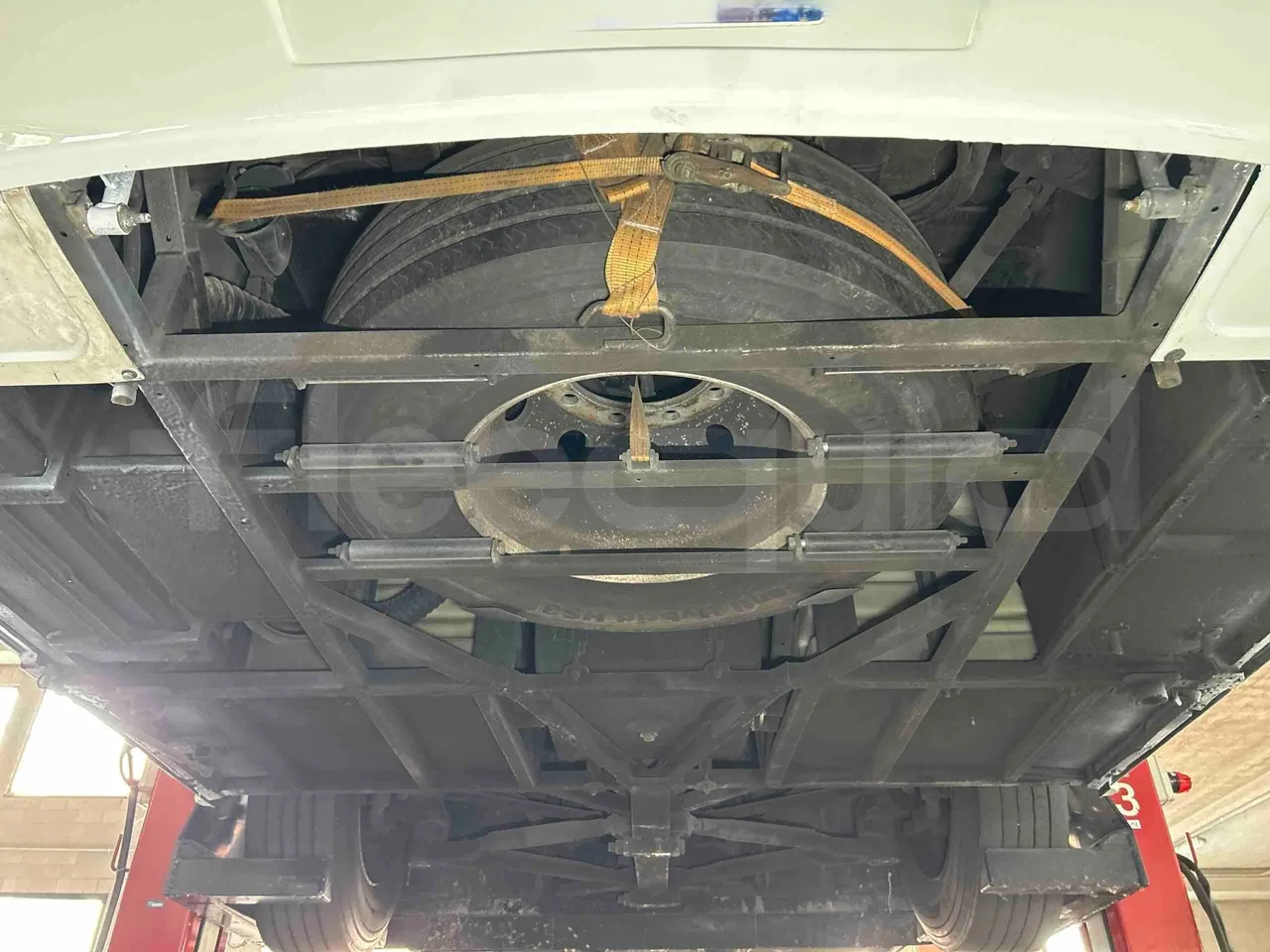 Temsa Safari - front undercarriage from front