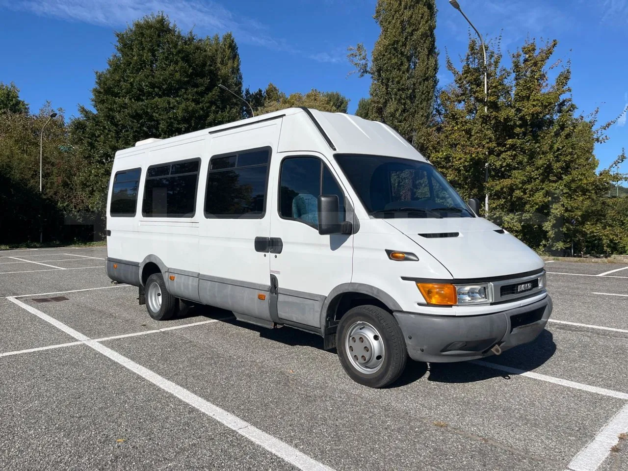 Iveco Daily A50C - EUR3 - 107kW - 6.948m - 3/4 front right doors