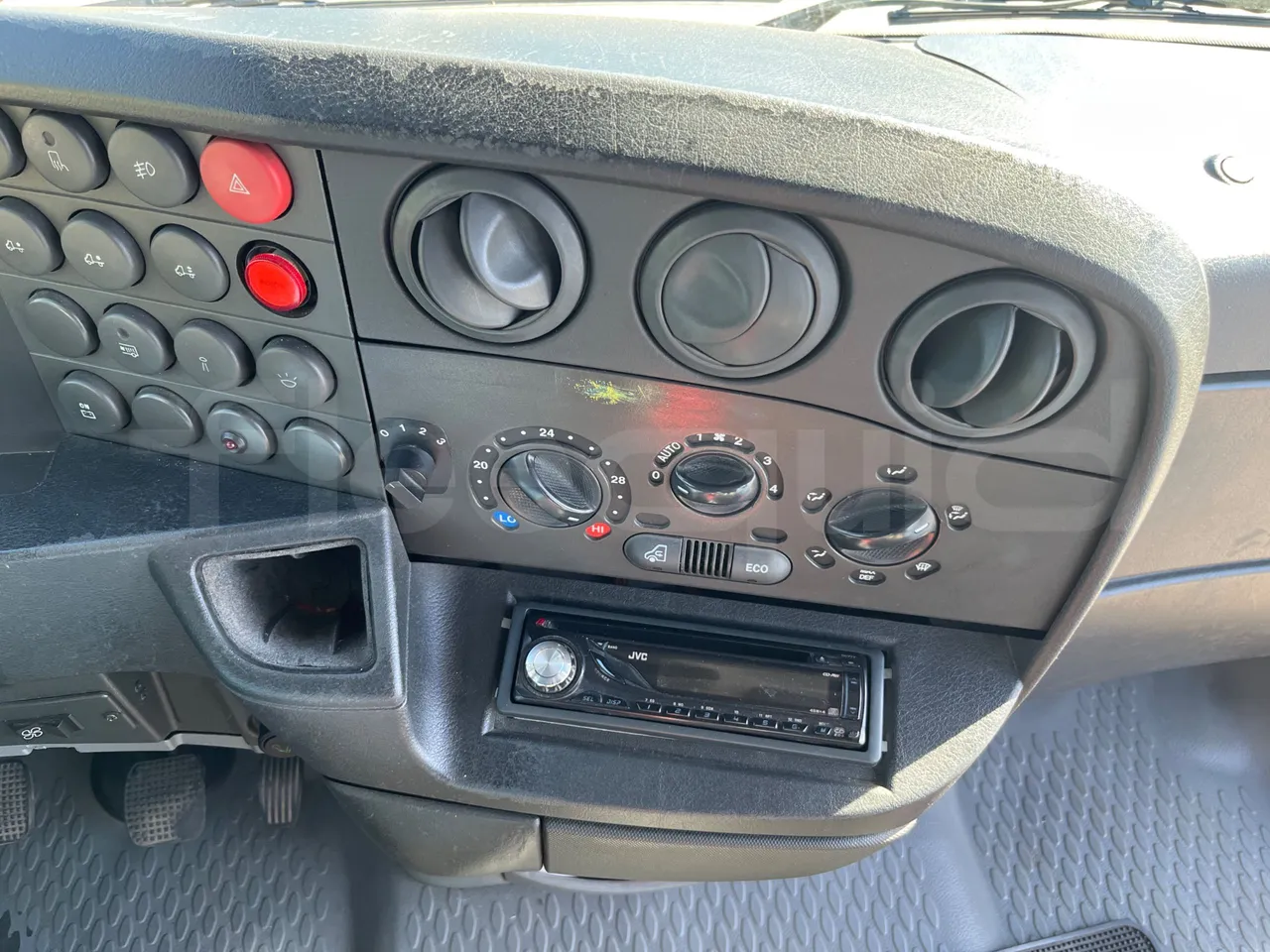 Iveco Daily A50C - EUR3 - 107kW - 6.948m - radio accessories photo