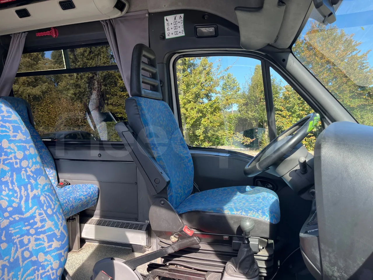 Iveco Daily A50C - EUR3 - 107kW - 6.948m - driver's seat photo