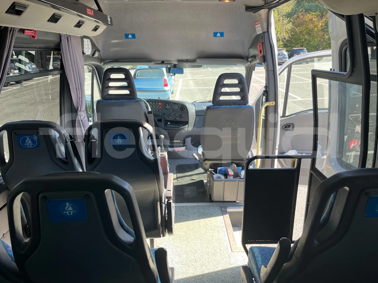 Iveco Daily A50C - EUR3 - 107kW - 6.948m - forward view middle aisle