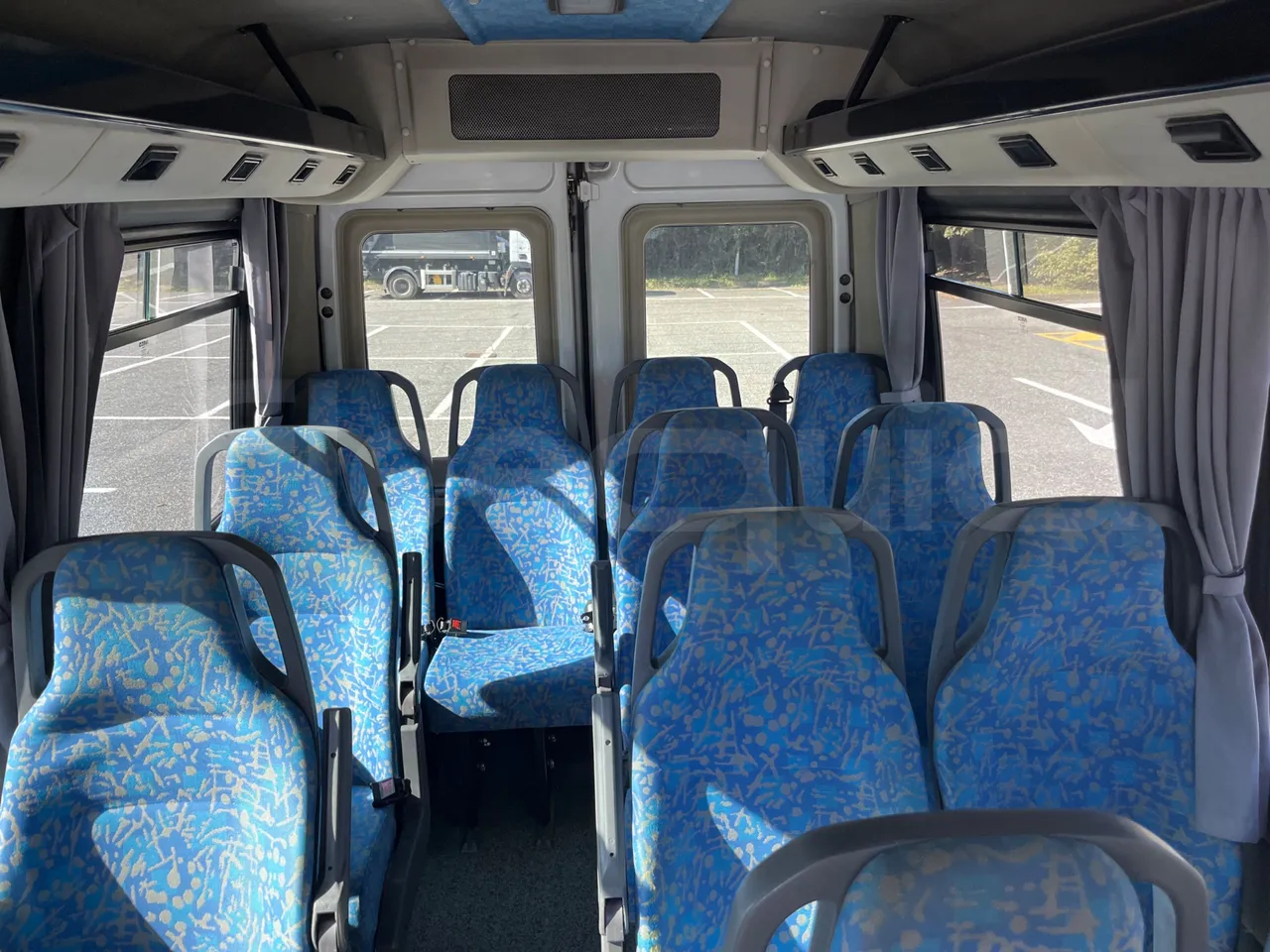 Iveco Daily A50C - EUR3 - 107kW - 6.948m - reverse view middle aisle