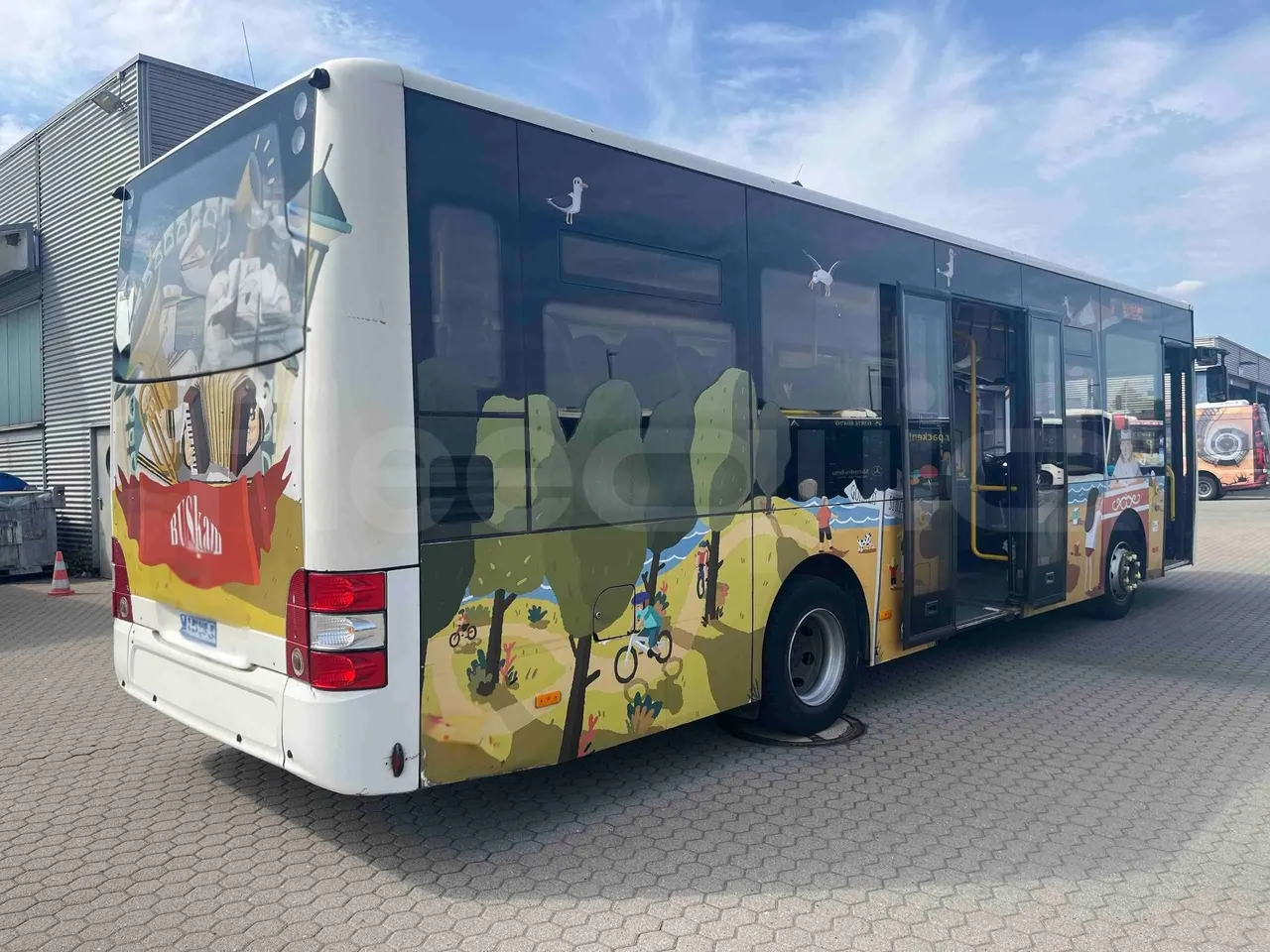 Man Lion's City - 3/4 Rear Right Side Doors Open