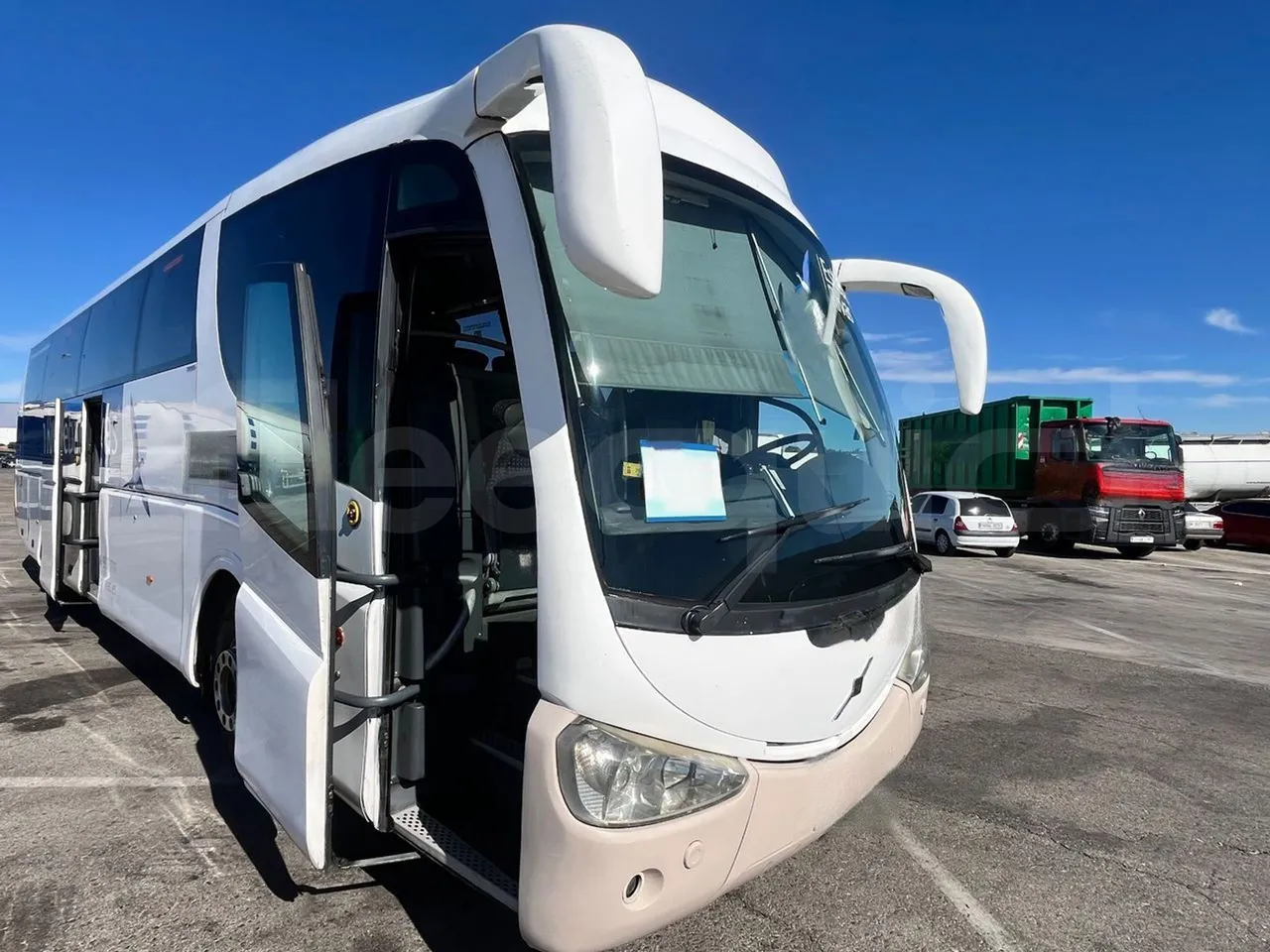 Volvo B12B DH12D420 - EUR3 - 309kW -12.2m - 3/4 right front doors open