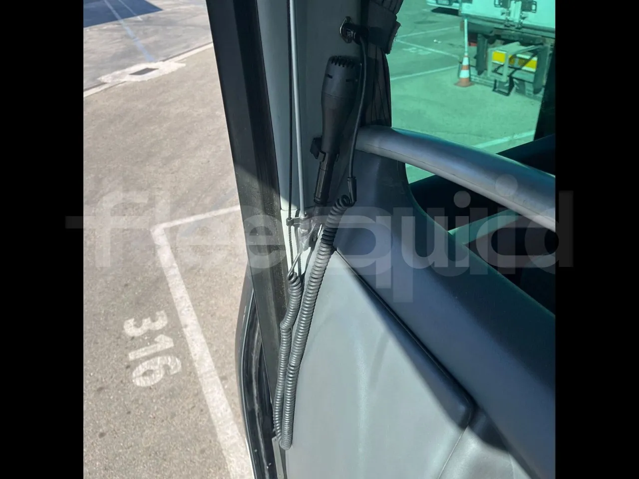 Volvo B12B DH12D420 - EUR3 - 309kW -12.2m - hostes microphone accessories photo