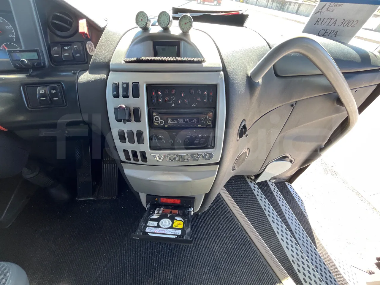 Volvo B12B DH12D420 - EUR3 - 309kW -12.2m - radio accessories photo