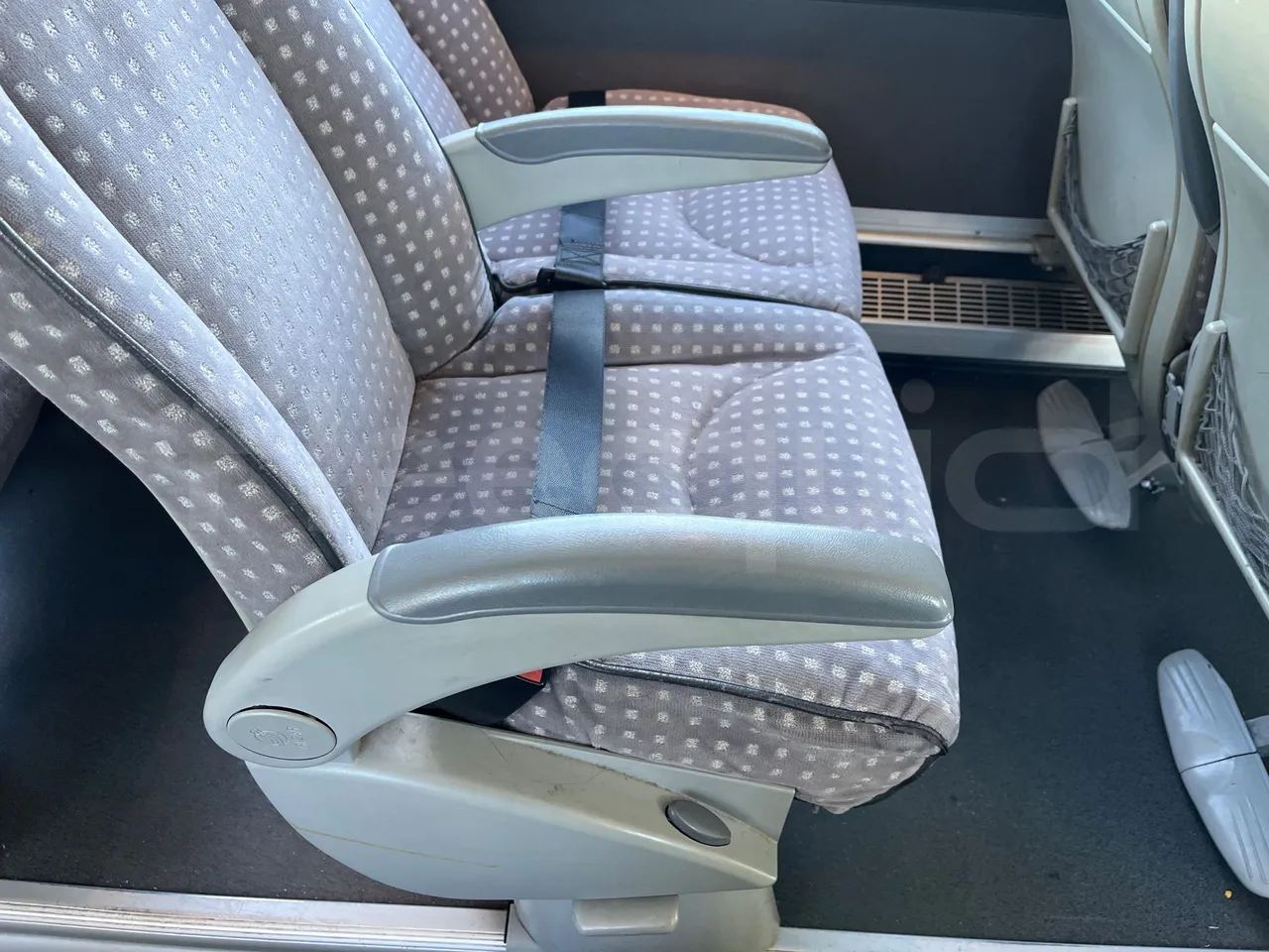 Volvo B12B DH12D420 - EUR3 - 309kW -12.2m - armrest detail photo