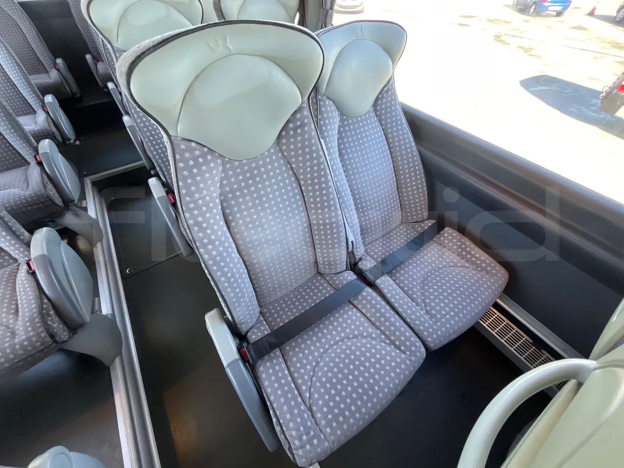 Volvo B12B DH12D420 - EUR3 - 309kW -12.2m - central seat safety belt