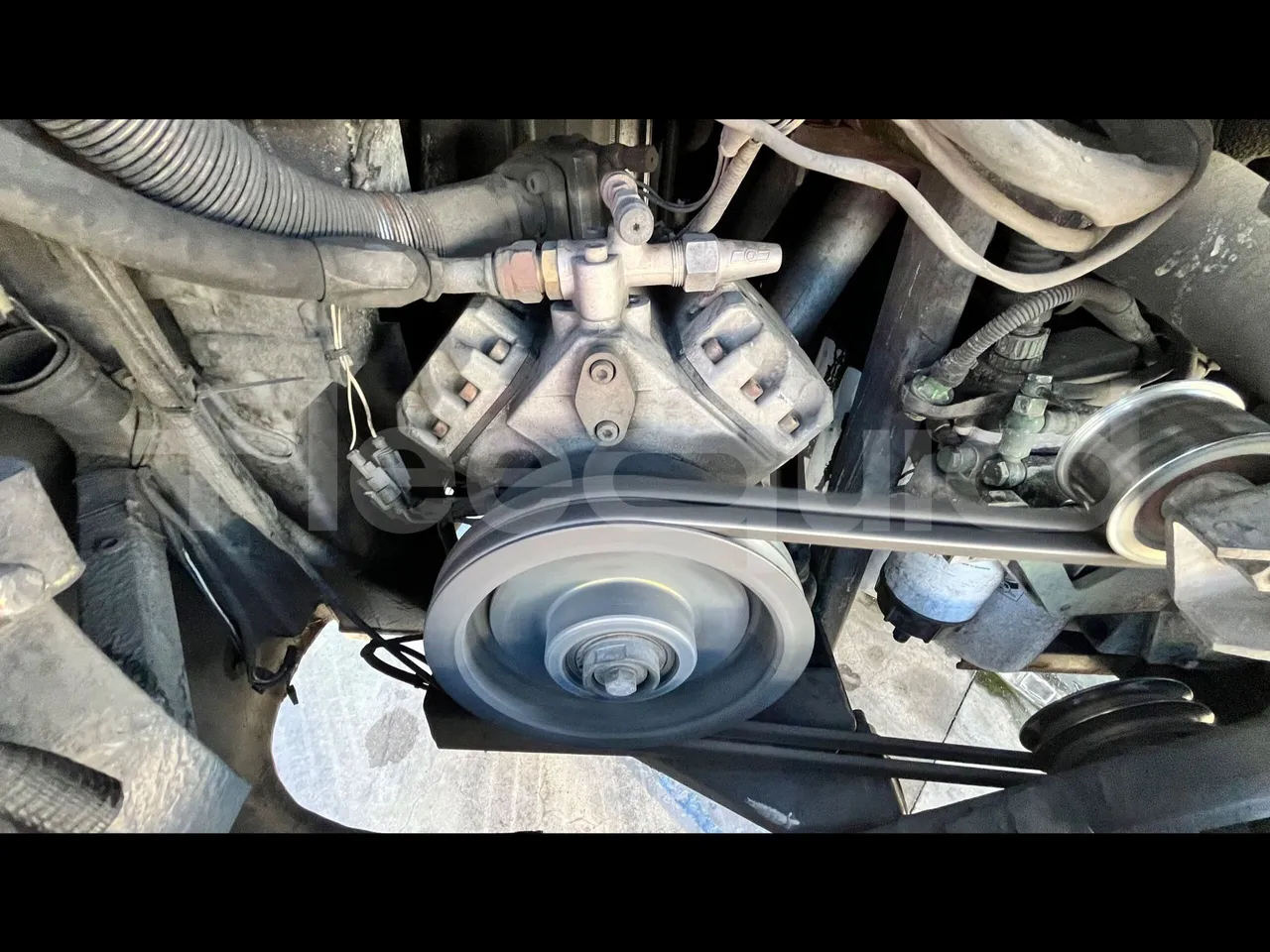 Volvo B12B DH12D420 - EUR3 - 309kW -12.2m - air conditioning compressor