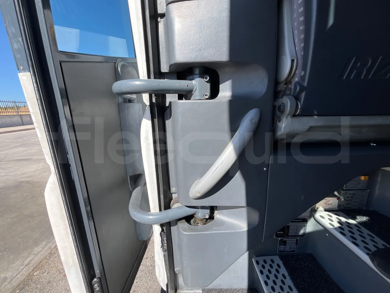 Volvo B12B DH12D420 - EUR3 - 309kW -12.2m - door mechanism photo