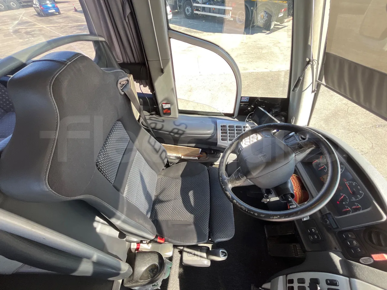 Volvo B12B DH12D420 - EUR3 - 309kW -12.2m - driver's seat photo