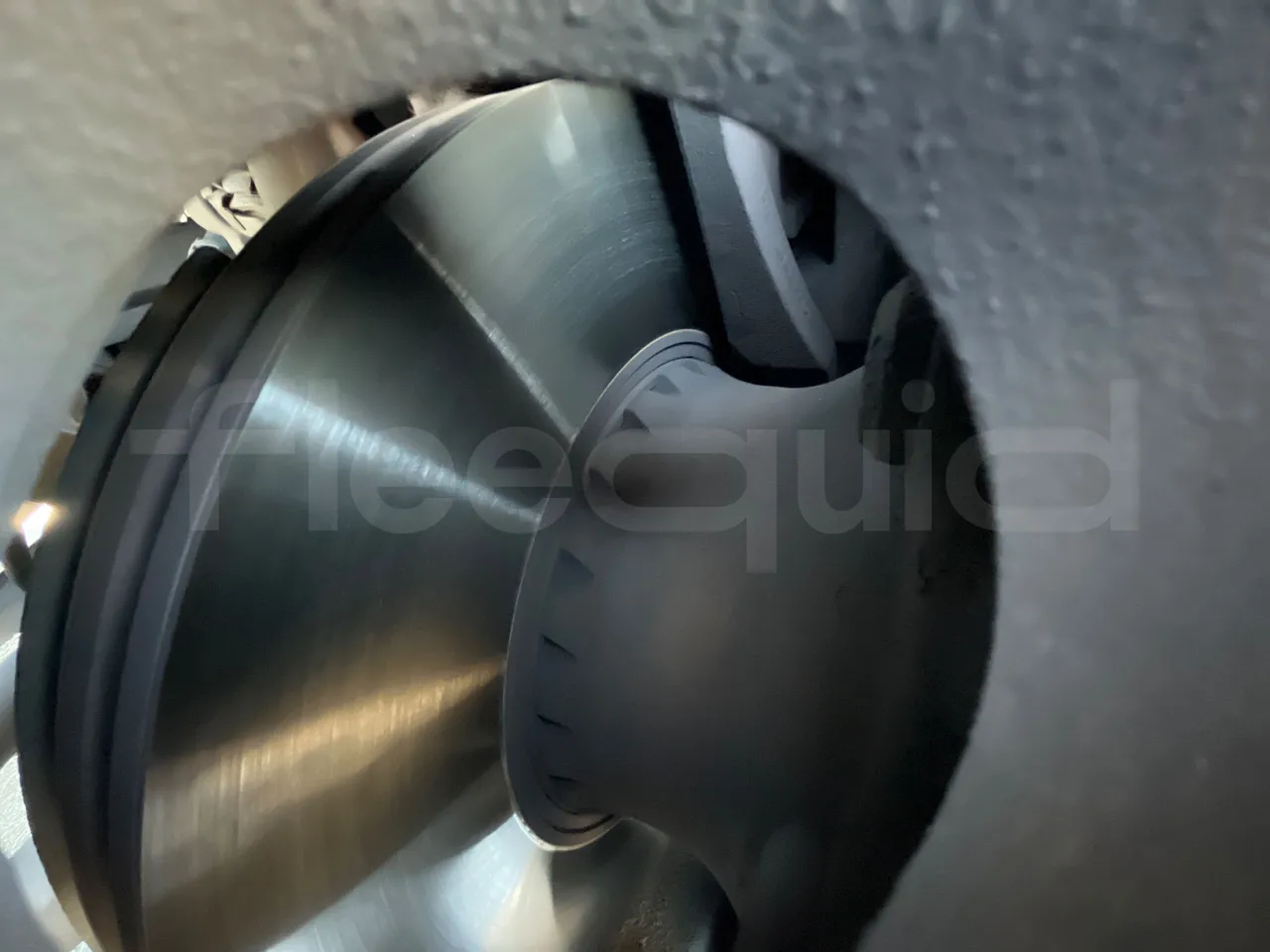 Volvo B12B DH12D420 - EUR3 - 309kW -12.2m - front discs left