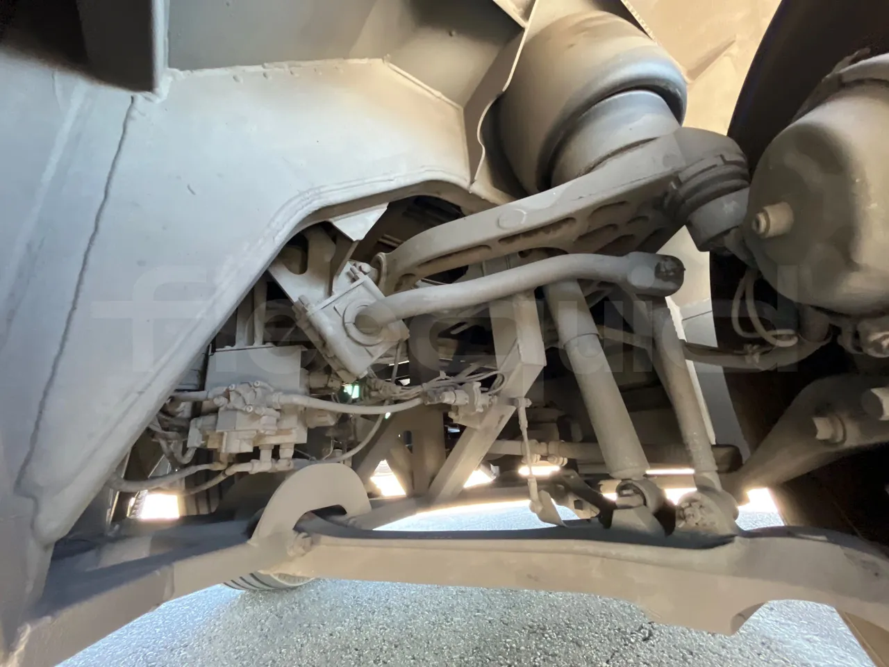 Volvo B12B DH12D420 - EUR3 - 309kW -12.2m - front shock absorbers right
