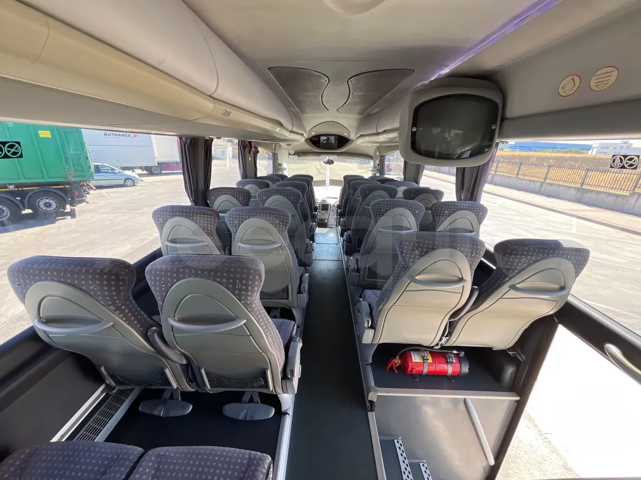 Volvo B12B DH12D420 - EUR3 - 309kW -12.2m - forward view middle aisle