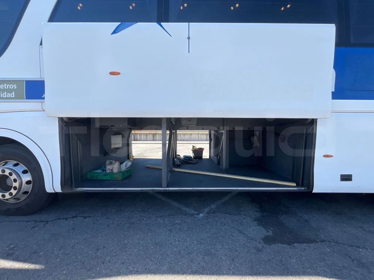 Volvo B12B DH12D420 - EUR3 - 309kW -12.2m - luggage rack photo