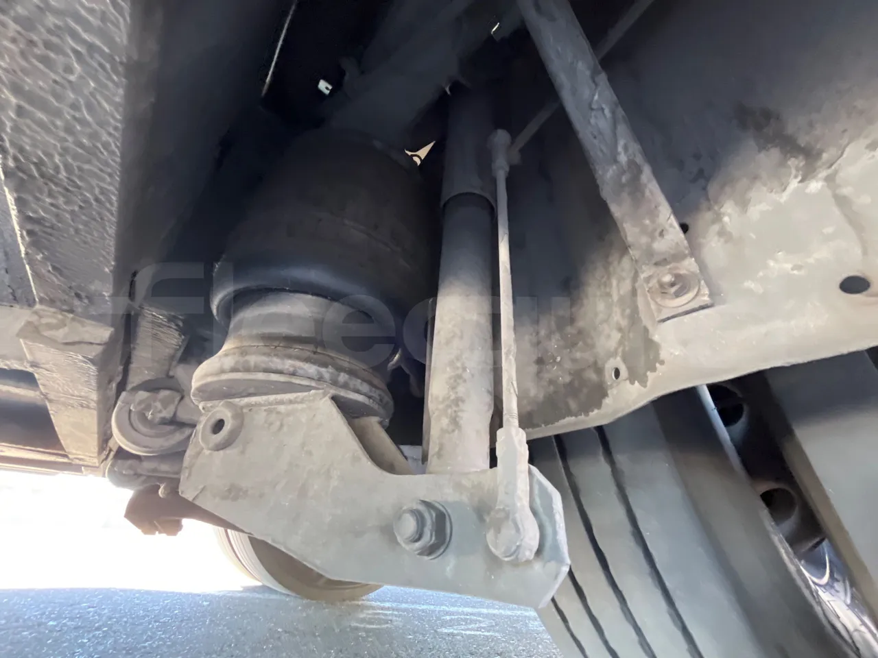 Volvo B12B DH12D420 - EUR3 - 309kW -12.2m - axle 2 shock absorbers 2 left