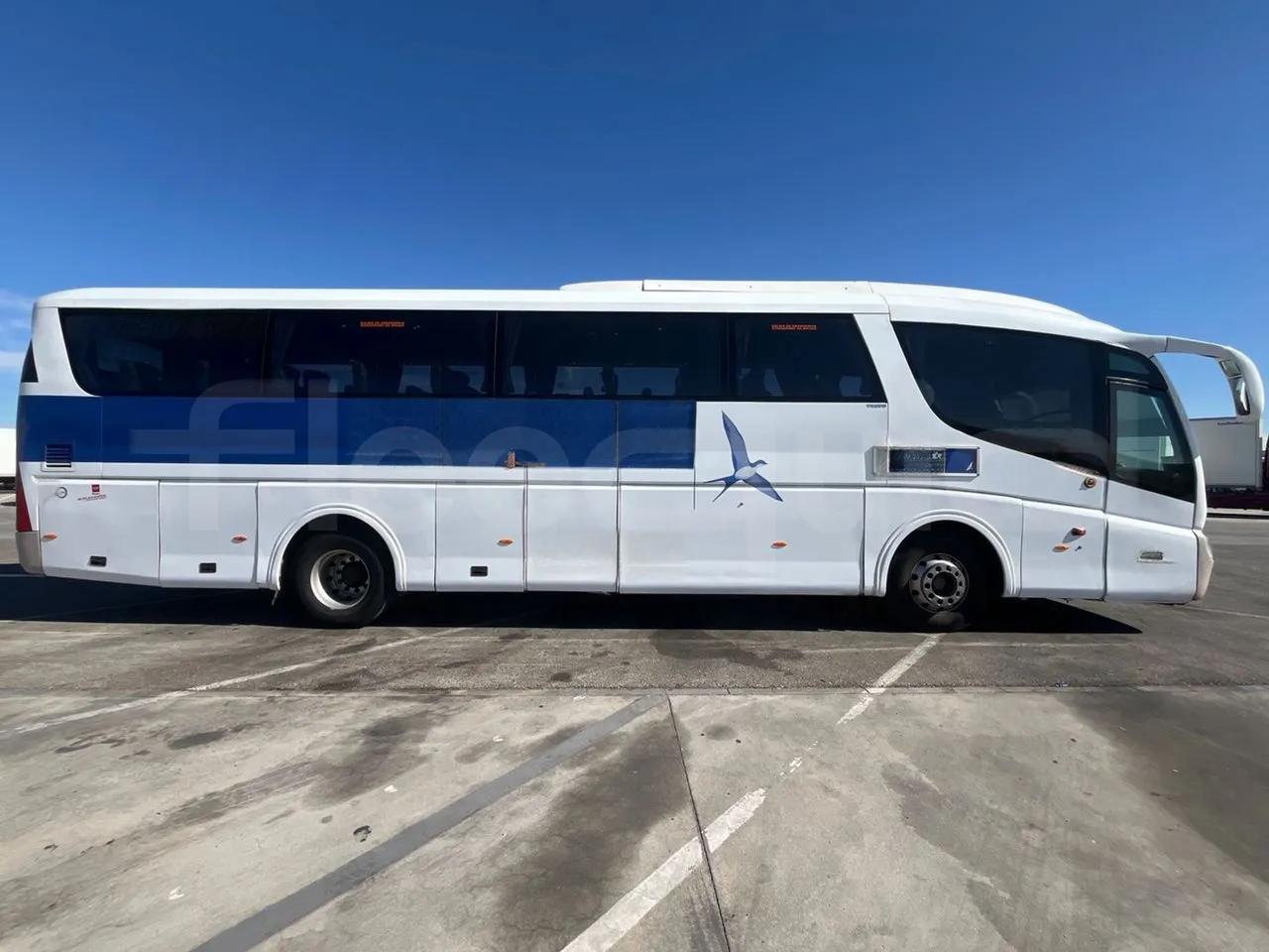 Volvo B12B DH12D420 - EUR3 - 309kW -12.2m - right side doors closed
