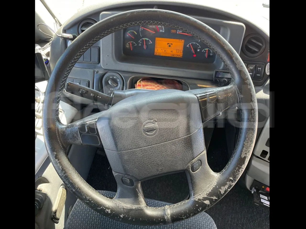 Volvo B12B DH12D420 - EUR3 - 309kW -12.2m - steering wheel photo