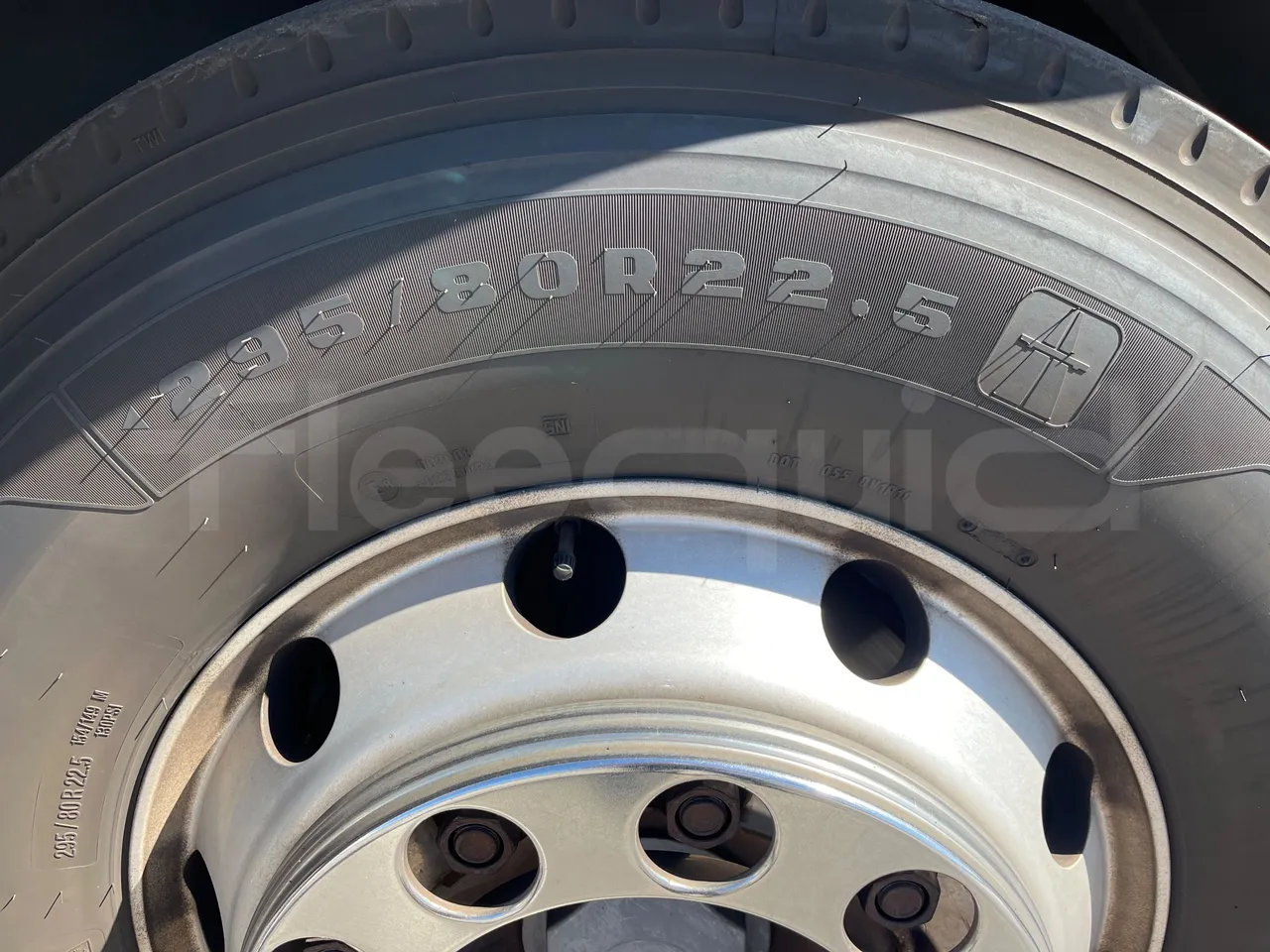 Volvo B12B DH12D420 - EUR3 - 309kW -12.2m - rear left tire photo