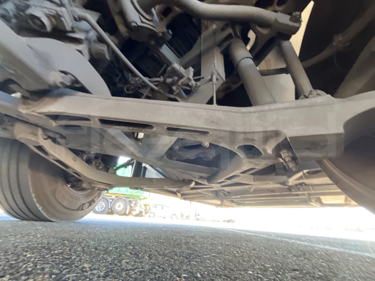 Volvo B12B DH12D420 - EUR3 - 309kW -12.2m - front axle right side