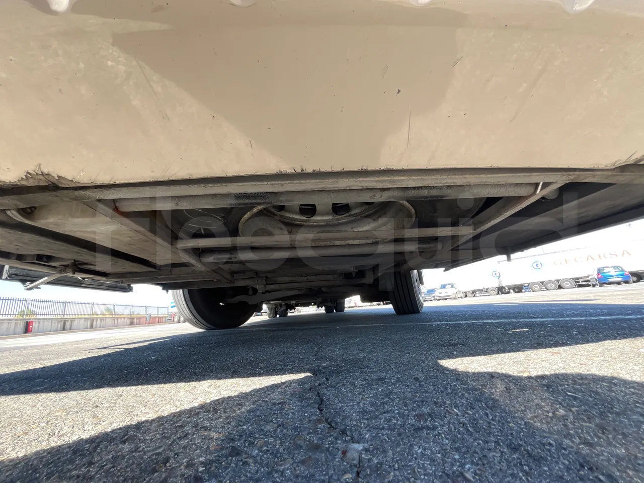 Volvo B12B DH12D420 - EUR3 - 309kW -12.2m - front undercarriage from front