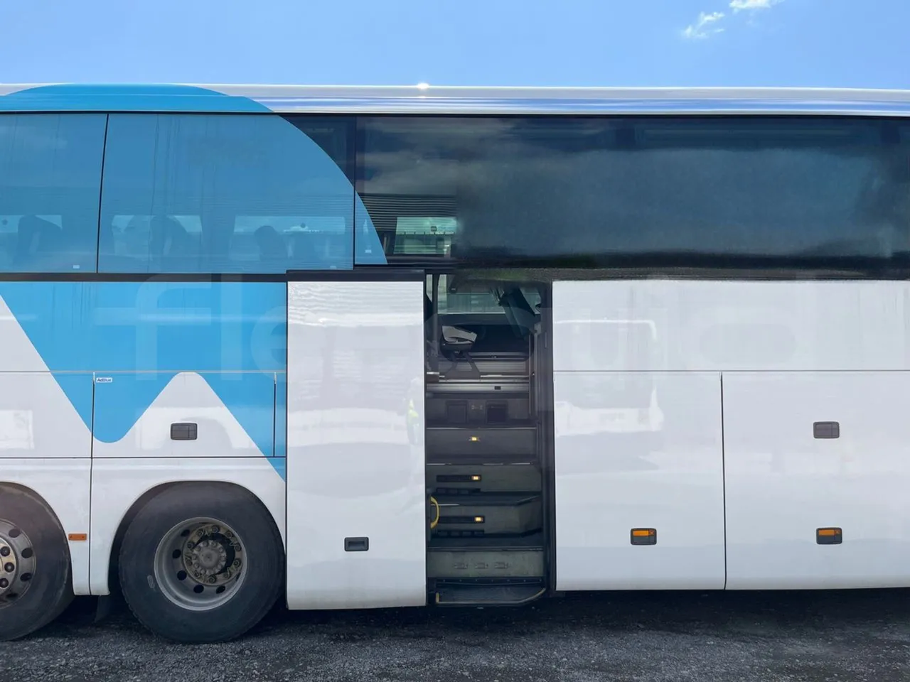 Setra S 417 S417 HDH/ Euro 4 - 350 Kw - 13,85 Mt - front door 3 open (mandatory for bus to scrap)