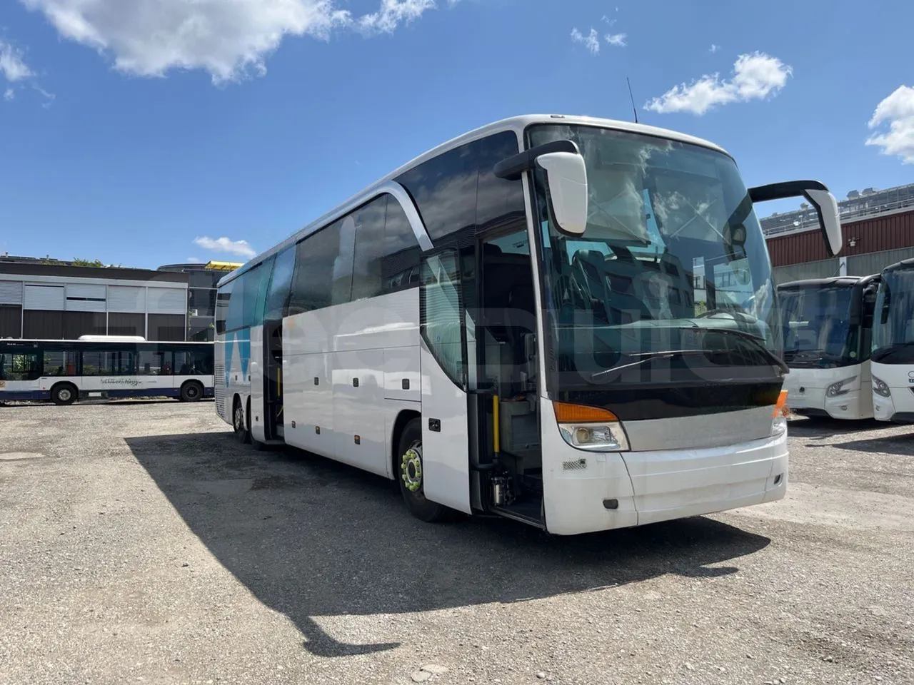 Setra S 417 S417 HDH/ Euro 4 - 350 Kw - 13,85 Mt - 3/4 right front doors open