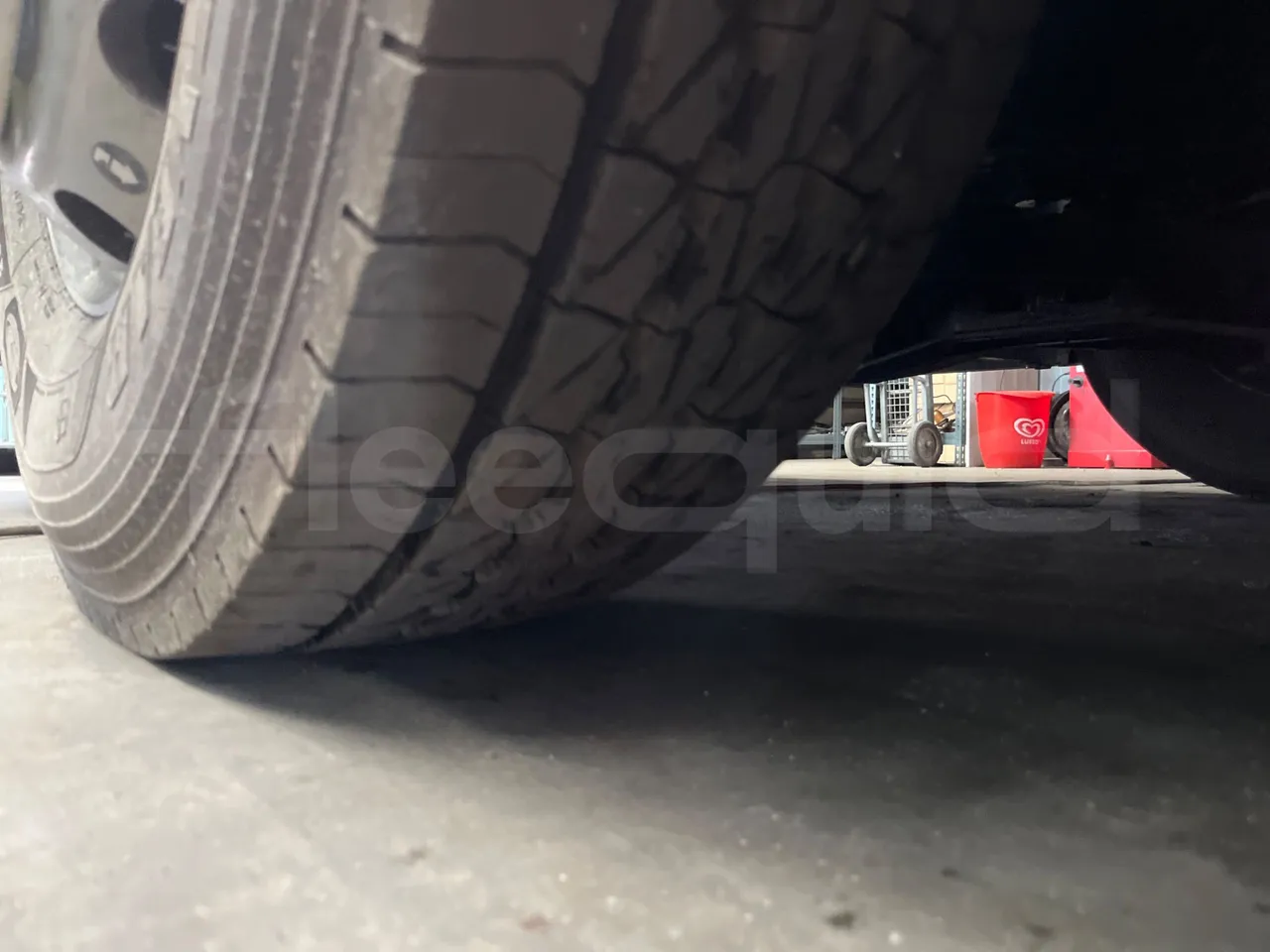 Setra S 417 S417 HDH/ Euro 4 - 350 Kw - 13,85 Mt - tread condition front tires left