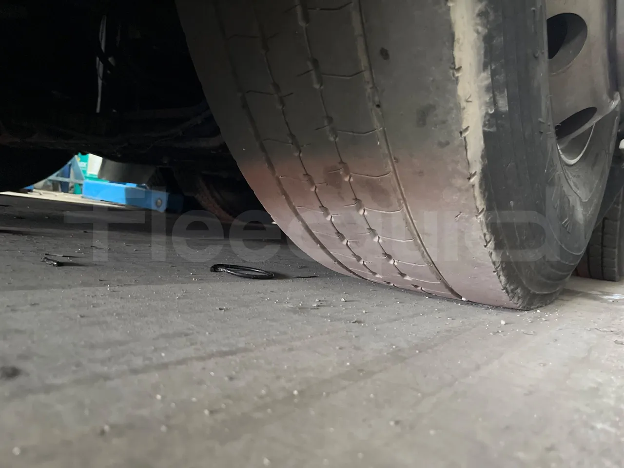 Setra S 417 S417 HDH/ Euro 4 - 350 Kw - 13,85 Mt - tread condition third axle tires right