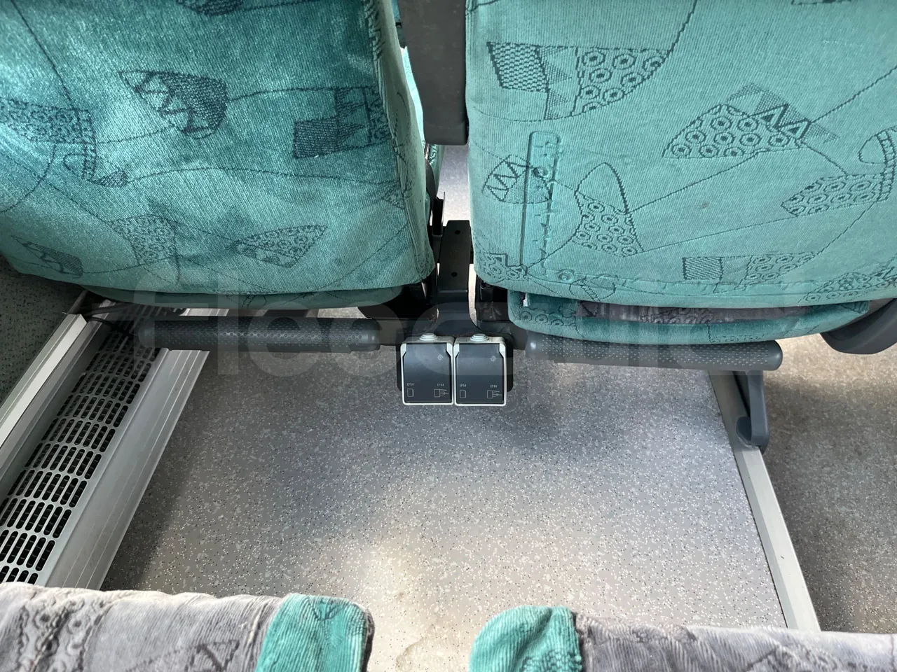 Setra S 417 S417 HDH/ Euro 4 - 350 Kw - 13,85 Mt - power outlets detail