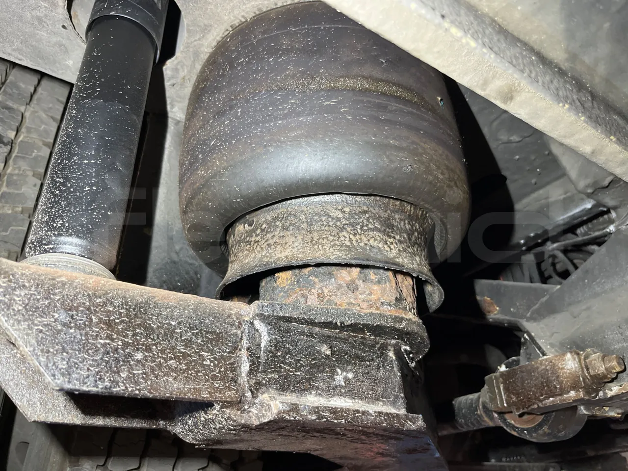 Setra S 417 S417 HDH/ Euro 4 - 350 Kw - 13,85 Mt - axle 2 shock absorbers 2 left