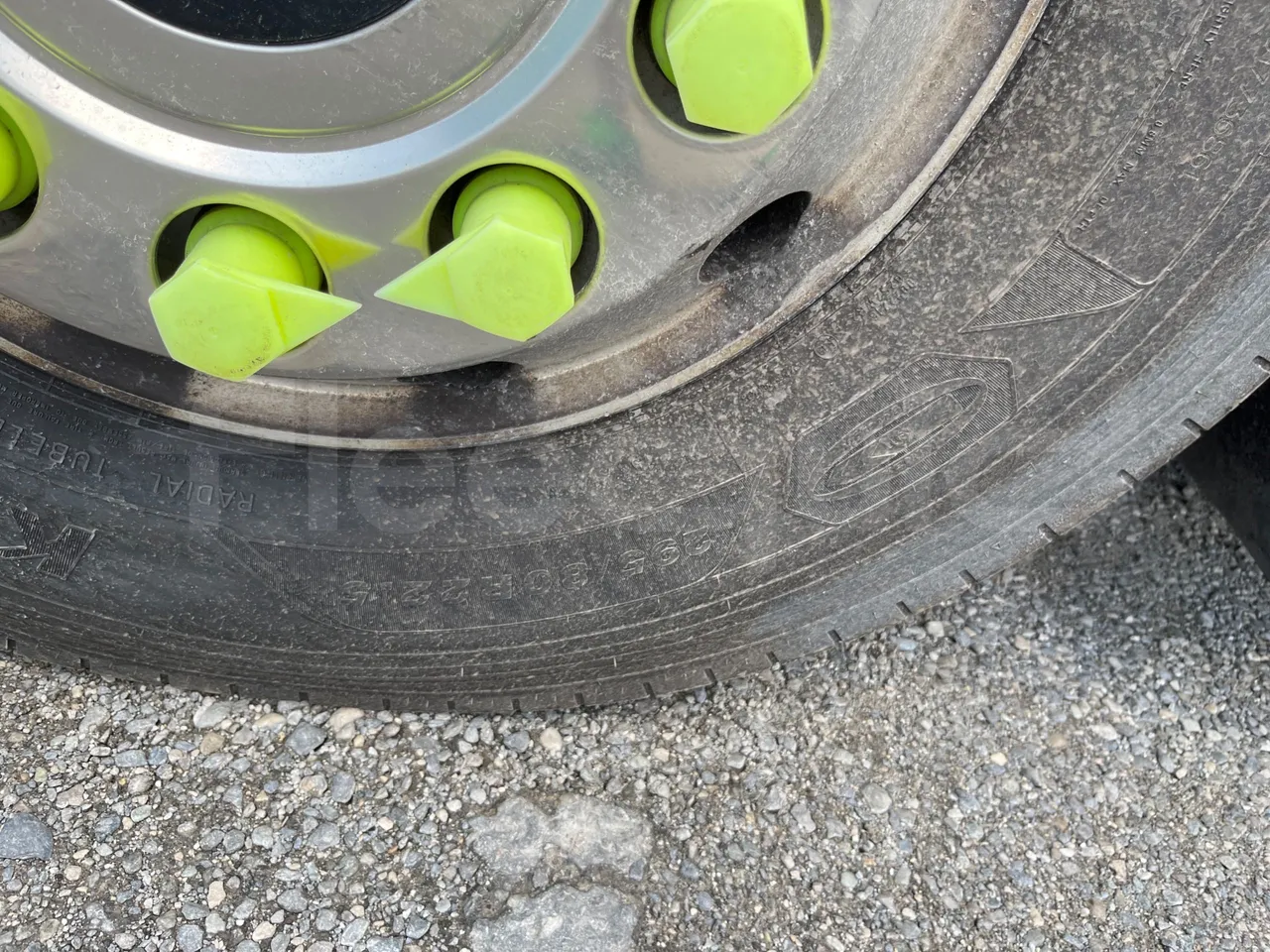 Setra S 417 S417 HDH/ Euro 4 - 350 Kw - 13,85 Mt - front left tire measurements