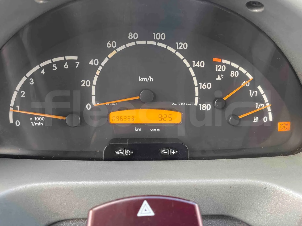 Mercedes-Benz Sprinter 413 CDI - Euro3 - 95kW - 6.600mt - dashboard lights on