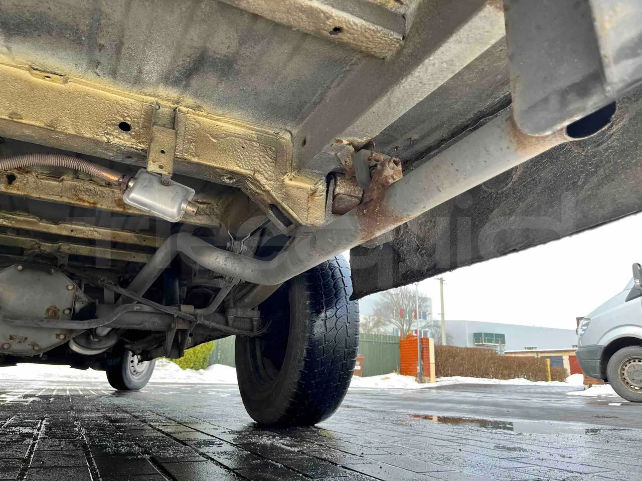 Mercedes-Benz Sprinter 413 CDI - Euro3 - 95kW - 6.600mt - exhaust photo