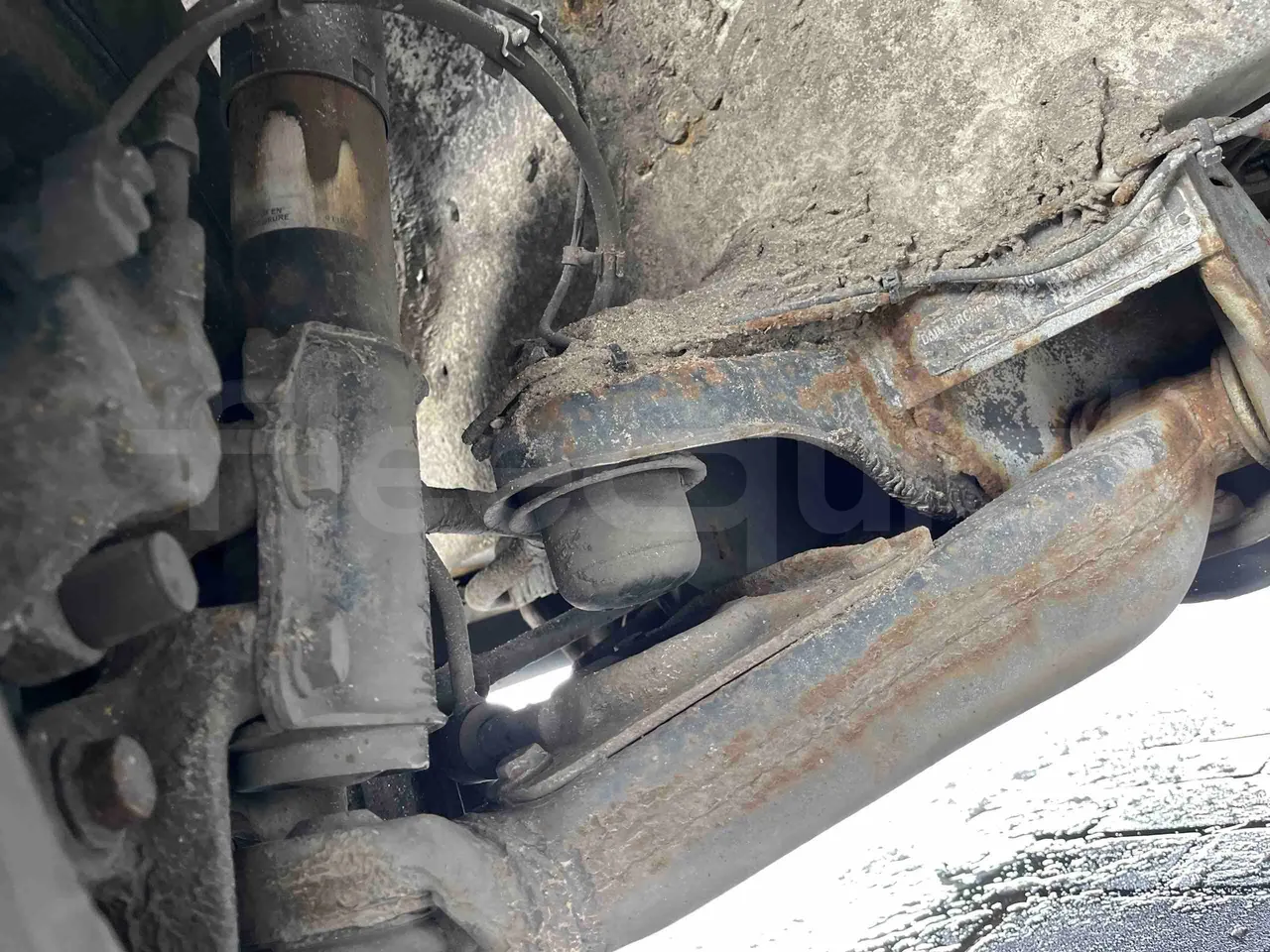 Mercedes-Benz Sprinter 413 CDI - Euro3 - 95kW - 6.600mt - front air springs left