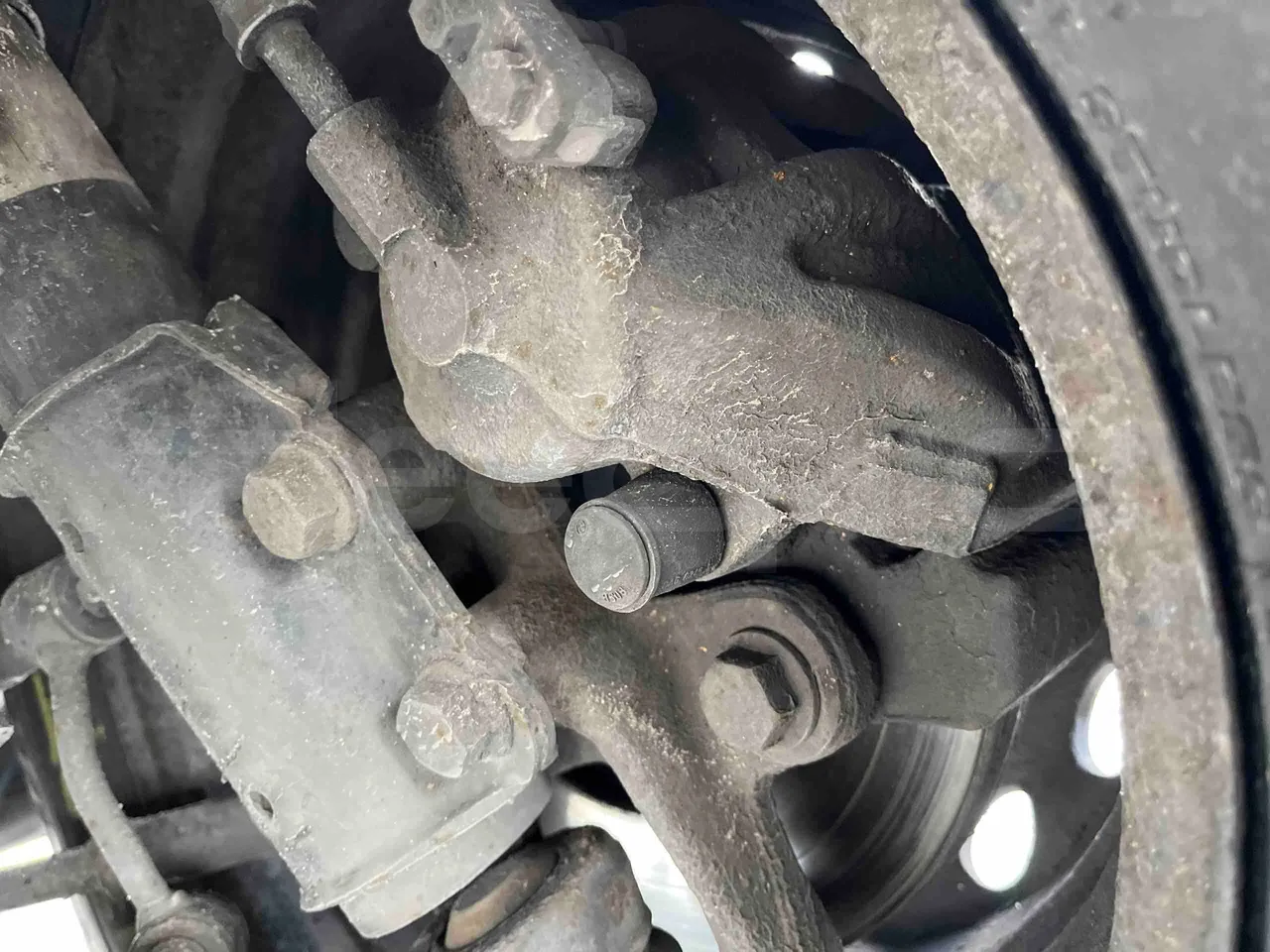 Mercedes-Benz Sprinter 413 CDI - Euro3 - 95kW - 6.600mt - front brake calipers right