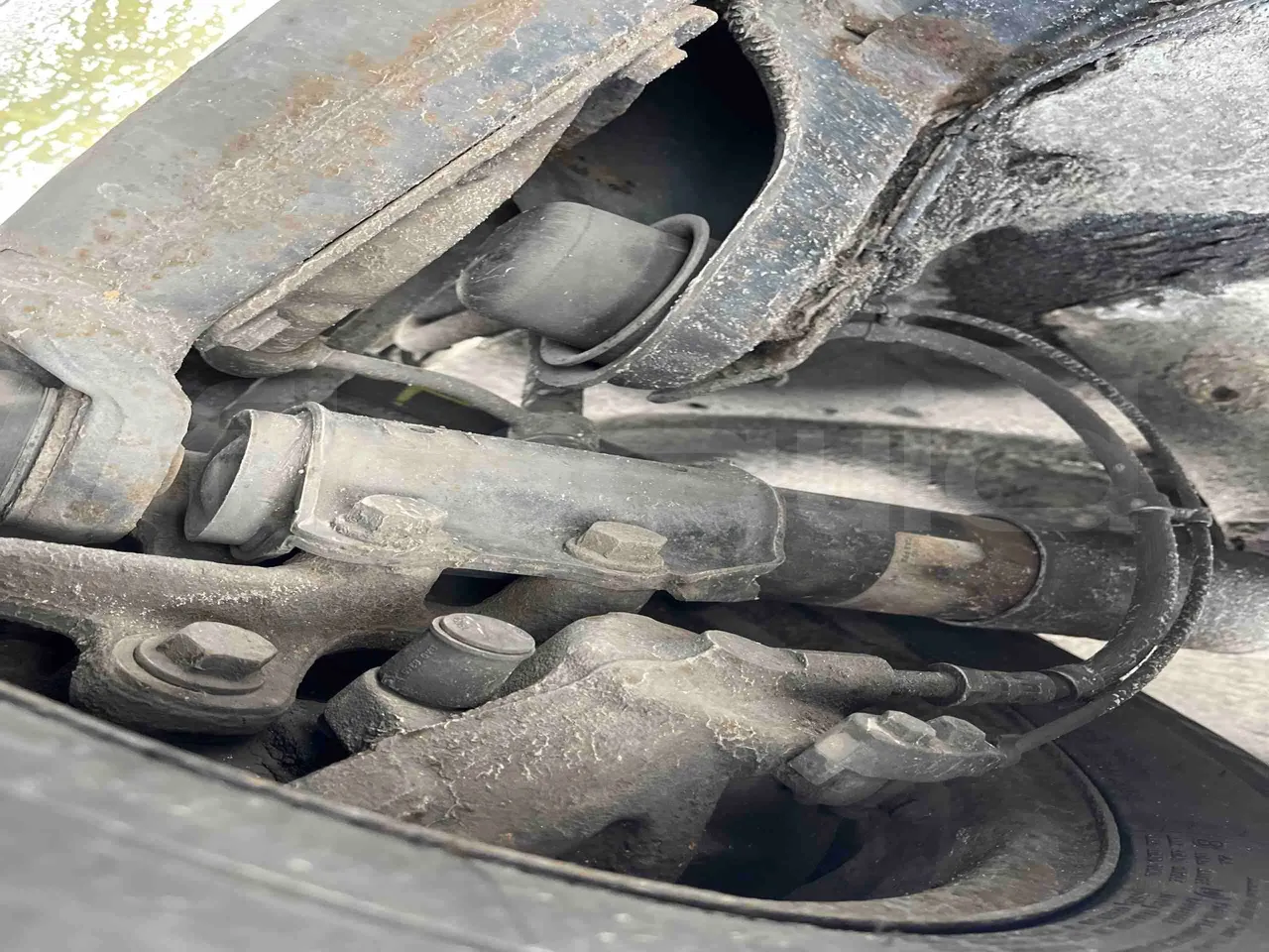 Mercedes-Benz Sprinter 413 CDI - Euro3 - 95kW - 6.600mt - front shock absorbers right