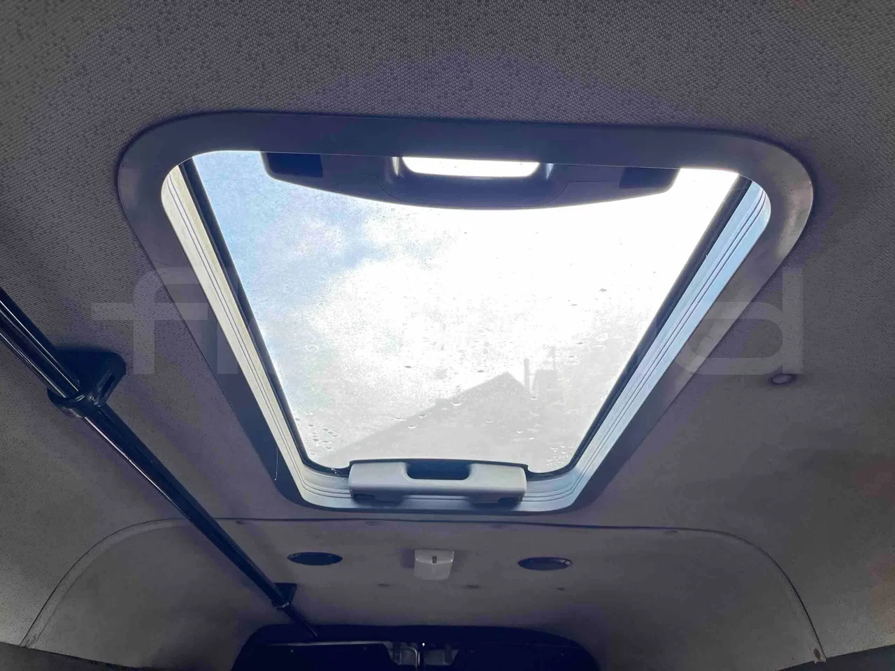 Mercedes-Benz Sprinter 413 CDI - Euro3 - 95kW - 6.600mt - roof hatch 1